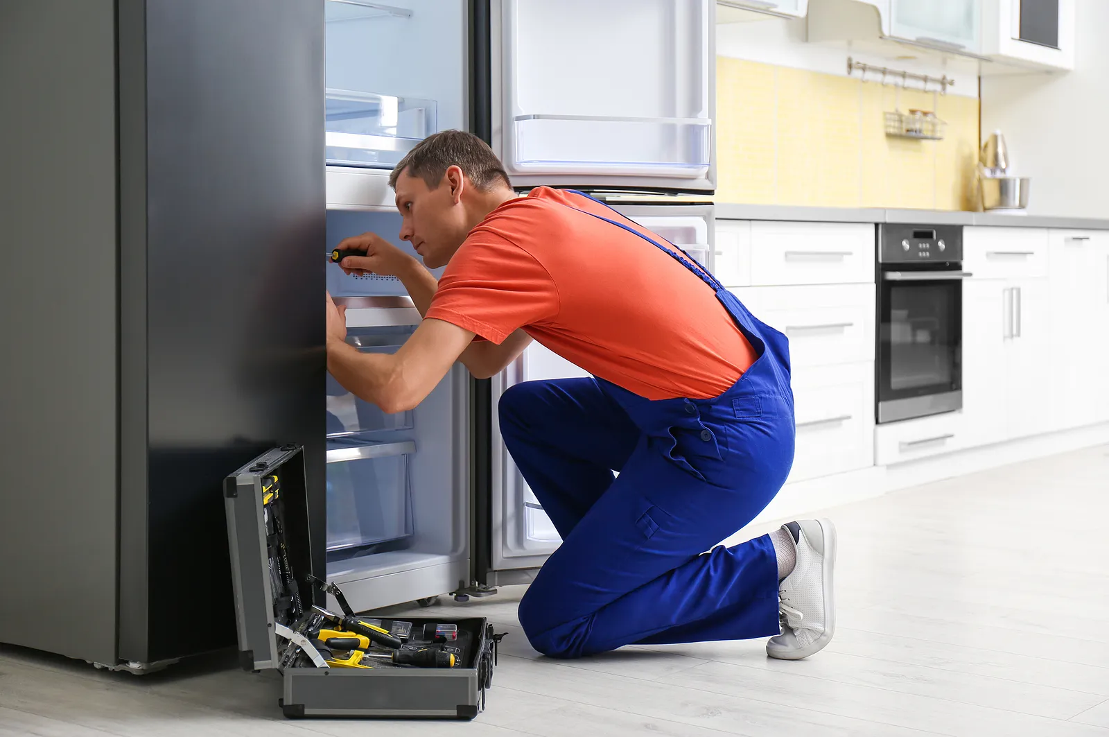 Refrigerator appliance repair service